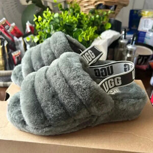 UGG fluff Yeah slide slippers sz 6 nwb